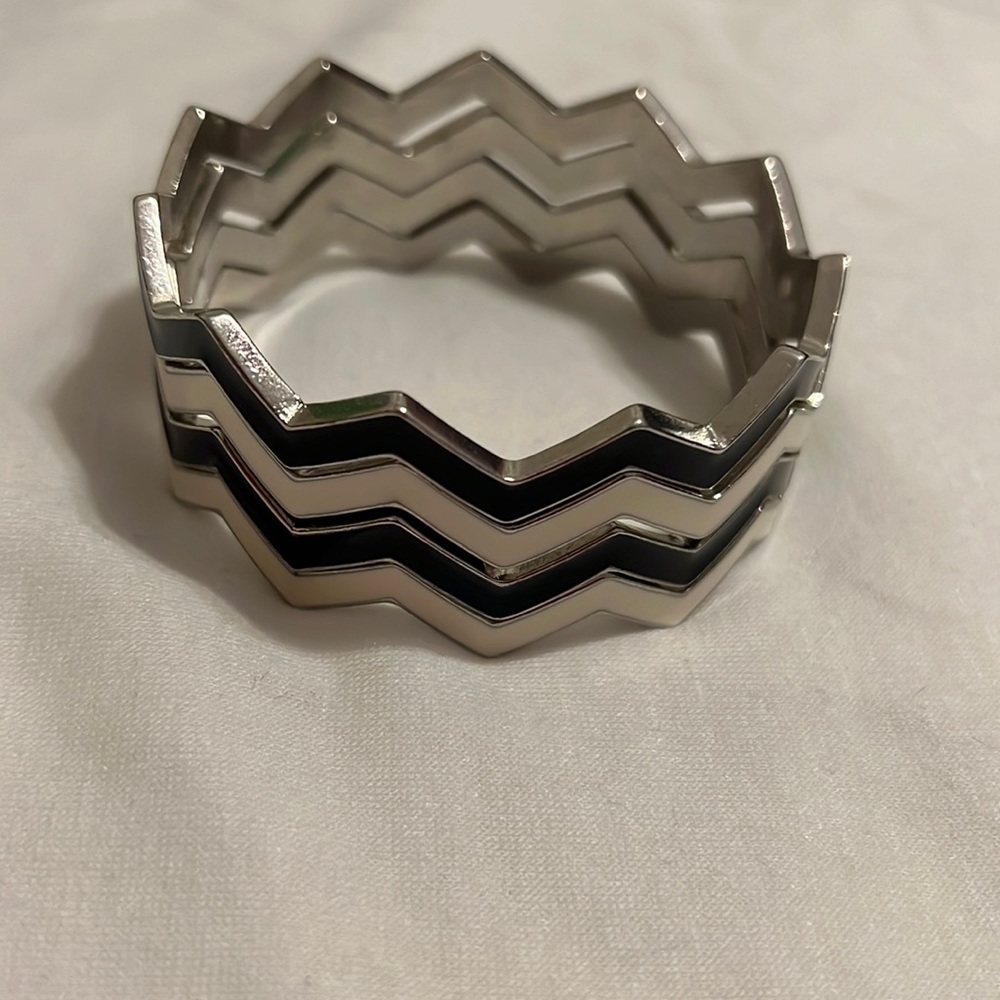 Set of 4 Enamel Chevron Bangle Bracelets, white and black, Silver metal
